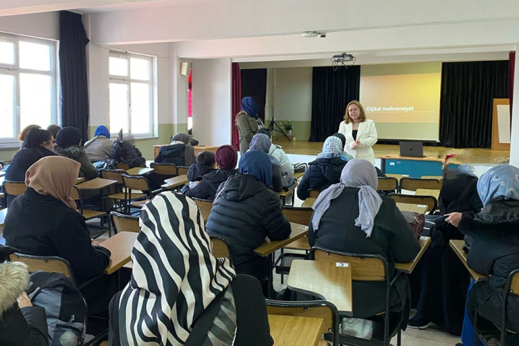 Dr. Öğr. Üyesi Fidan Güneş Gürgör Kılıç, “Mahremiyet” Konulu Seminer Verdi